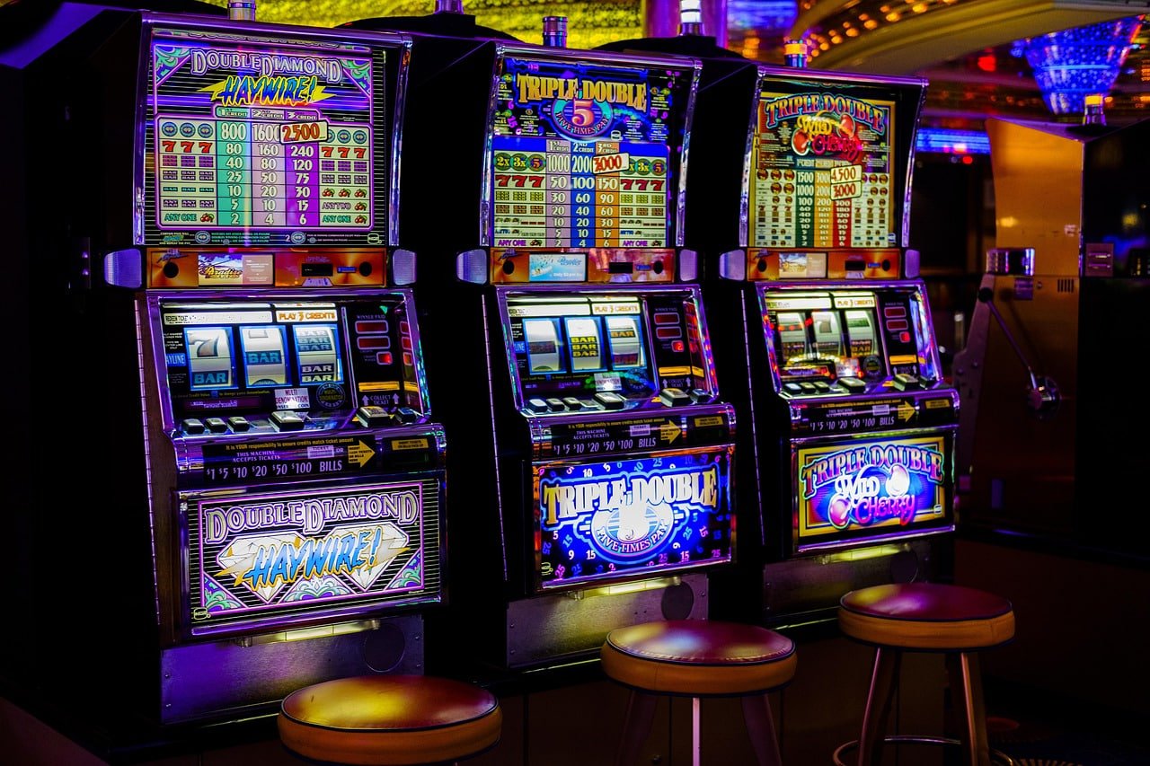 Live-dealer roulette table on bansos mobile interface